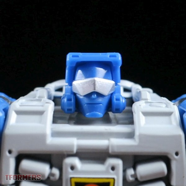 TFormers Review Power Of The Primes Beachcomber (1 of 1)